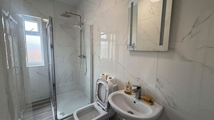 Studio To Rent In Glenny Road, Barking, IG11