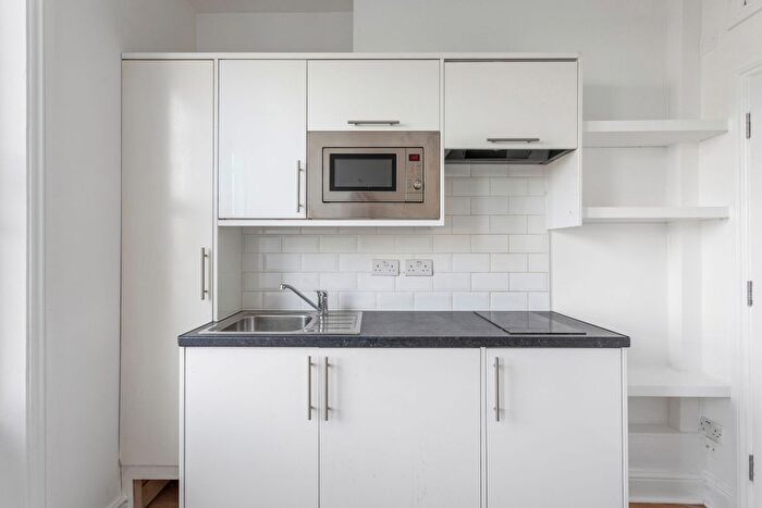 Studio To Rent In Talgarth Road, London, W14