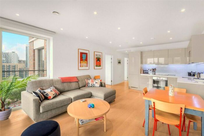 2 Bedroom Flat To Rent In Sayer Street, Elephant And Castle, London, SE17