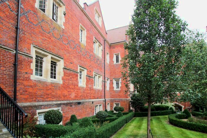 1 Bedroom Flat To Rent In The Galleries, Warley, Brentwood, CM14