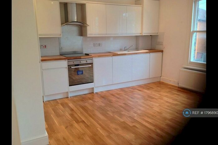 4 Bedroom Flat To Rent In Fernlea Road, Balham, SW12
