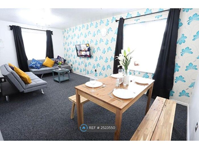 2 Bedroom Flat To Rent In Stella Croft, Birmingham, B37