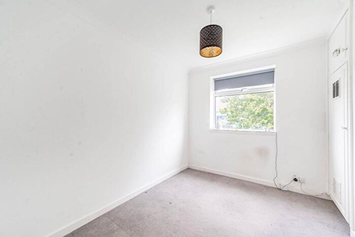 3 Bedroom Maisonette To Rent In Garden Court, Stanmore, HA7
