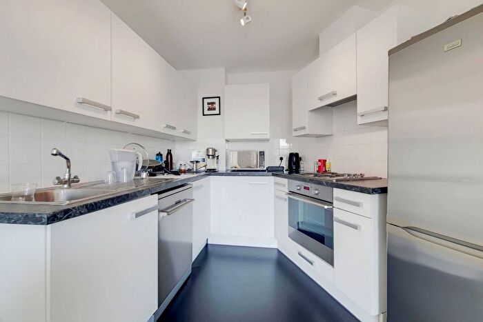 1 Bedroom Flat To Rent In Salamanca Place, Vauxhall, London, SE1
