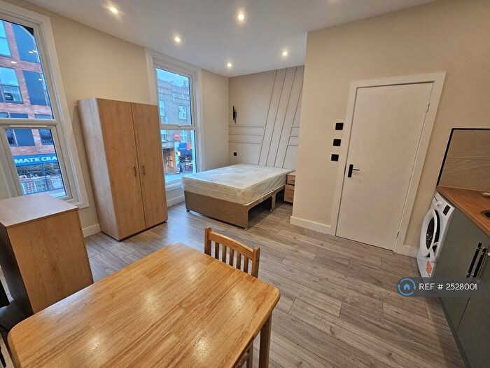 Studio To Rent In Holloway Road, London, N19