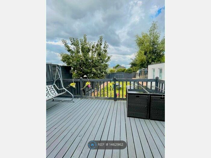 5 Bedroom Semi-Detached House To Rent In Milton Avenue, Barnet, EN5