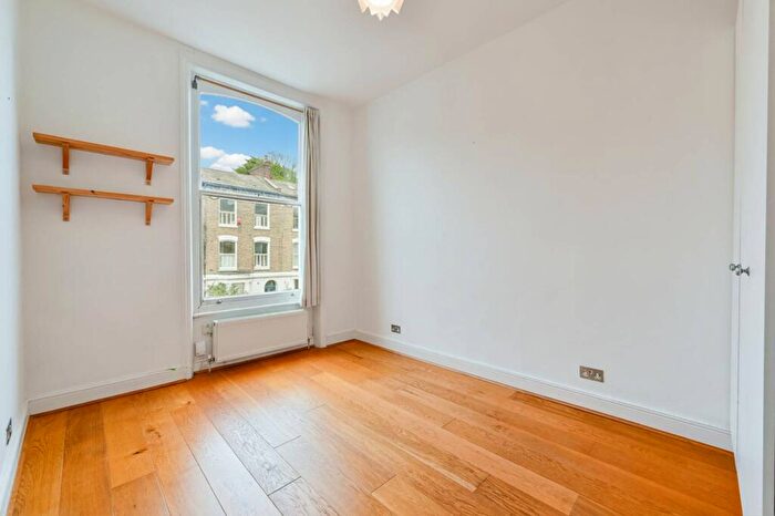 1 Bedroom Flat For Sale In Cheverton Road, Crouch End, London, N19