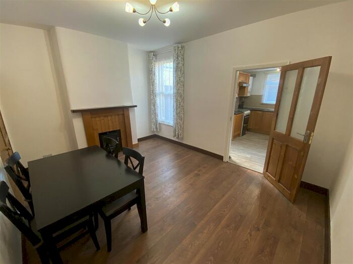 2 Bedroom Property To Rent In Westfield Road, London, W13