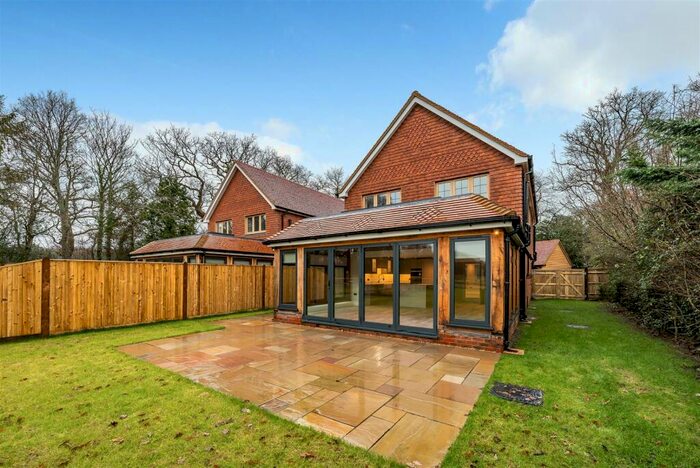 3 Bedroom Detached House To Rent In Knowle Lane, Cranleigh, GU6