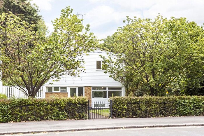 3 Bedroom Detached House To Rent In Gloucester Gate Lodge, Outer Circle, Regent's Park, London, NW1