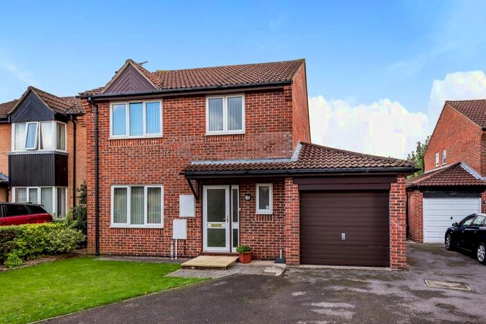 3 Bedroom Detached House To Rent In Isis Avenue, Biceter, OX26