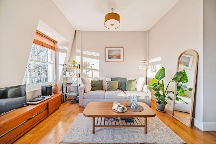 1 Bedroom Flat To Rent In Penton Street, Islington, London, N1