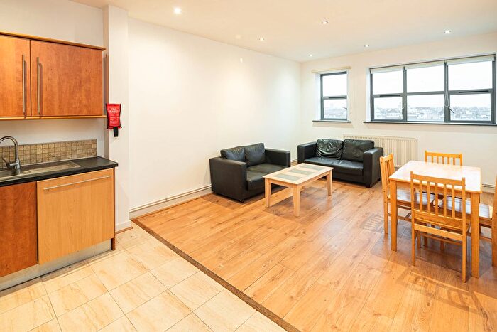 3 Bedroom Flat To Rent In Somerford Grove, Dalston, N16