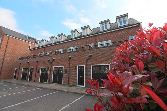 2 Bedroom Flat To Rent In Linden Square, Harefield, Uxbridge, UB9