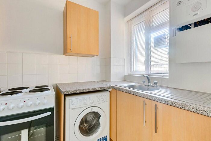 Flat To Rent In Victor Cazalet House, Gaskin Street, N1