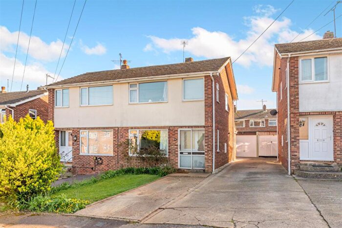 3 Bedroom Semi-Detached House For Sale In Riley Drive, Banbury, OX16