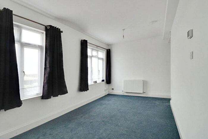 2 Bedroom Flat To Rent In London Road, Leigh-on-sea, SS9