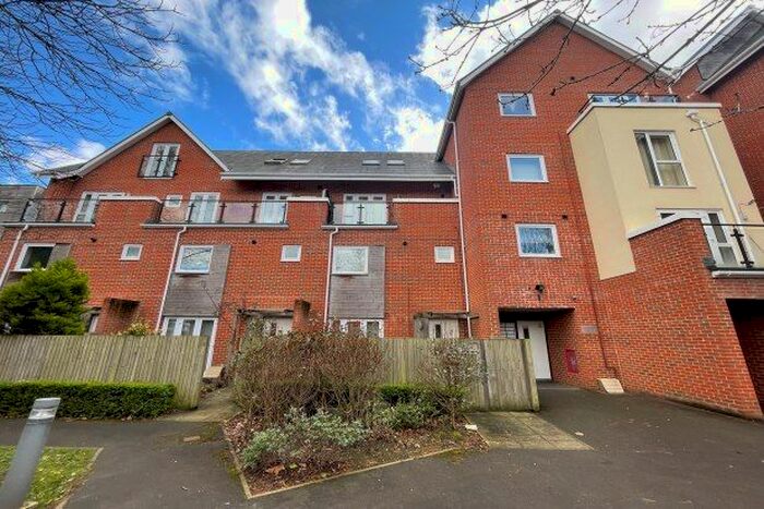 2 Bedroom Flat To Rent In Archers Road, Southampton, SO15