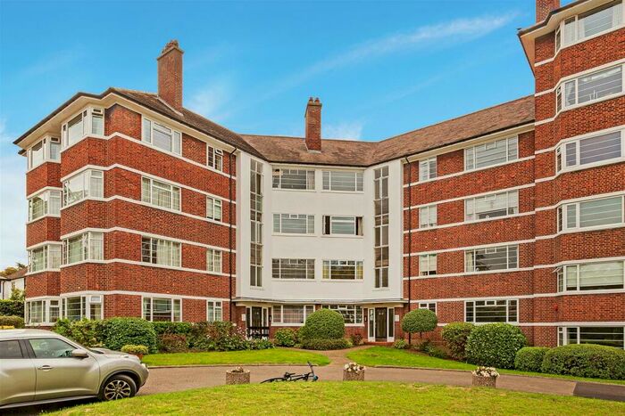 2 Bedroom Flat To Rent In Deanhill Court, East Sheen, SW14