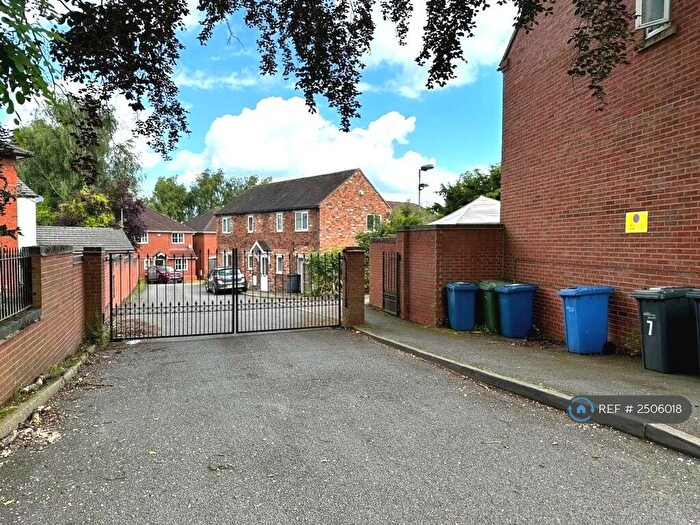 2 Bedroom Flat To Rent In Watling Street, Two Gates, Tamworth, B77