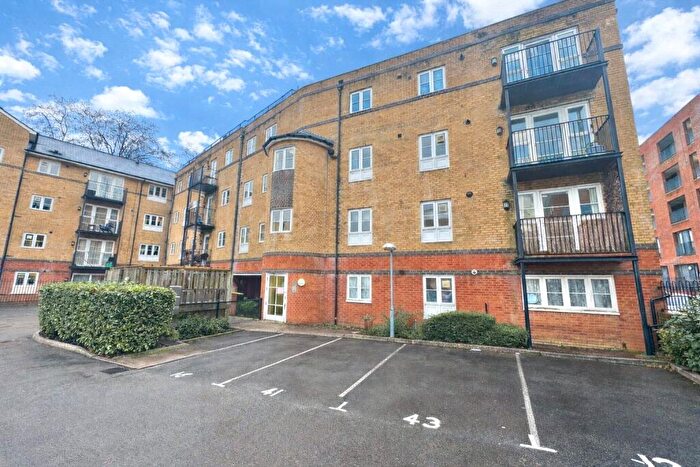1 Bedroom Flat For Sale In High Street, Aldershot, Hampshire, GU11