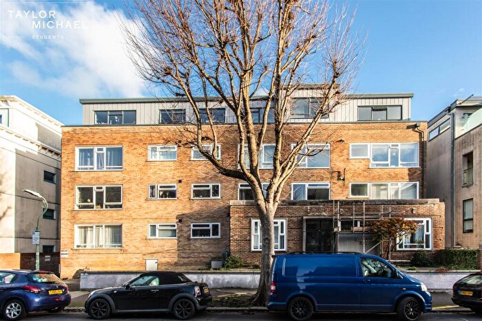 3 Bedroom Flat To Rent In Holland Road, Hove, BN3