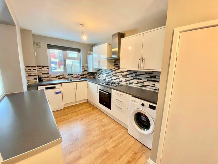 3 Bedroom House To Rent In Stevens Way, Chigwell, IG7