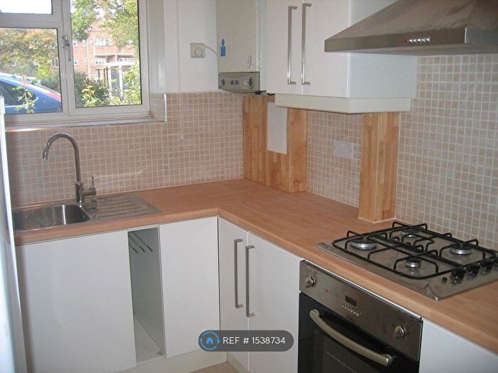 2 Bedroom Flat To Rent In Hartley House, London, SW15