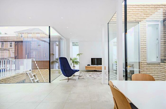 3 Bedroom Flat To Rent In Brooke Road, Stoke Newington, London, N16