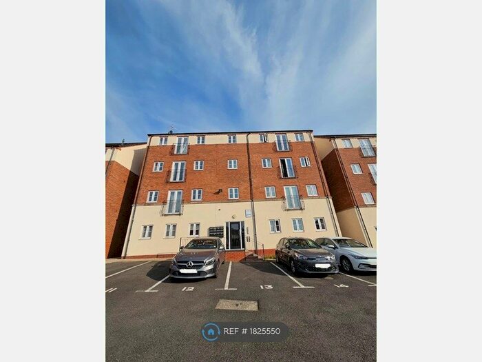 2 Bedroom Flat To Rent In Ravensbourne Court, Stoke-On-Trent, ST6
