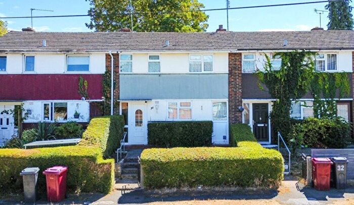 3 Bedroom Terraced House For Sale In Carsdale Close, Reading, Berkshire, RG1