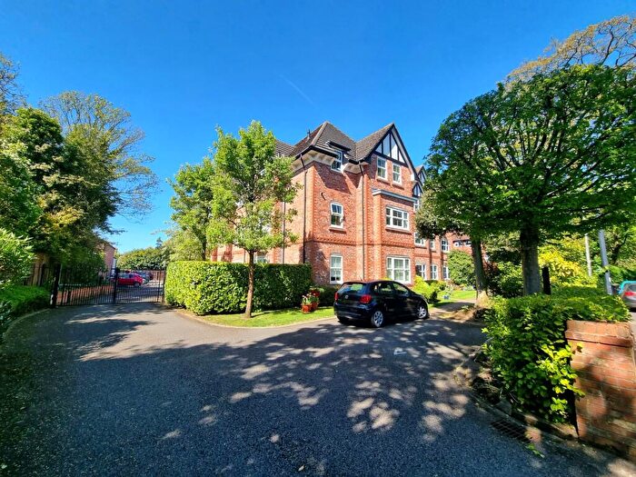 2 Bedroom Flat For Sale In Roselands, Harboro Road, Sale, M33