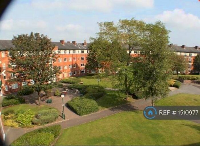 2 Bedroom Flat To Rent In Melmerby Court, Salford, M5