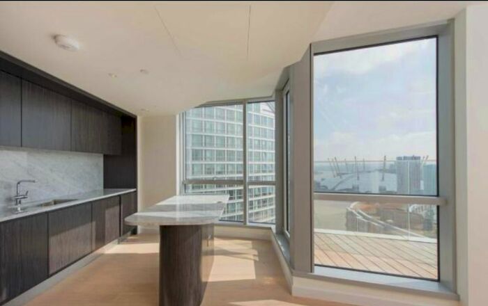 3 Bedroom Flat To Rent In Apartment, London, E14