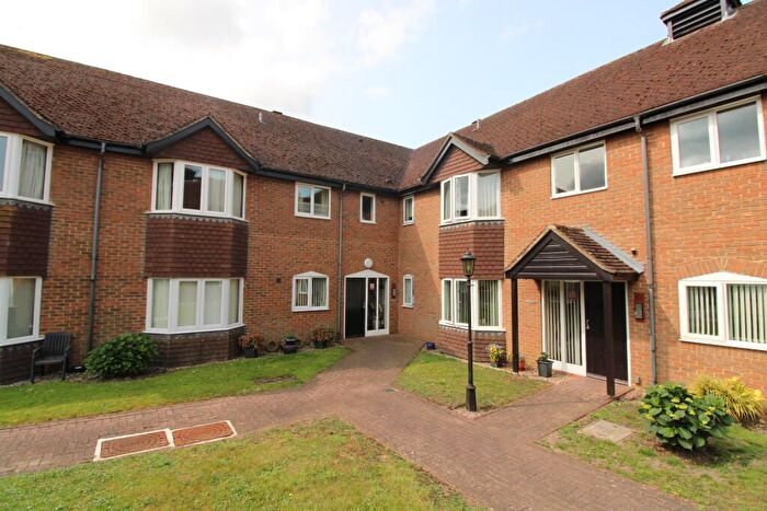 2 Bedroom Flat For Sale In Ferndale Court, Thatcham, RG19