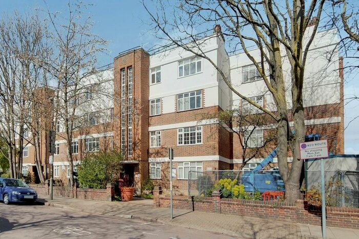 2 Bedroom Flat To Rent In Balham High Road, Wandsworth Common, London, SW17