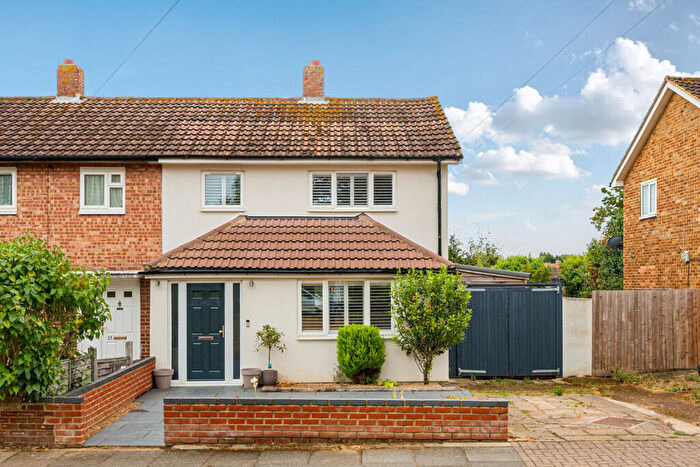 3 Bedroom Semi Detached House For Sale In Kingsdown Way, Bromley, BR2