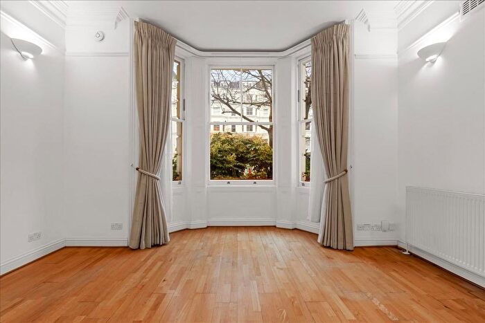 2 Bedroom Flat To Rent In Colville Gardens, London, W11