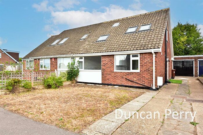 4 Bedroom Semi-Detached House For Sale In Wellesley Crescent, Potters Bar, EN6