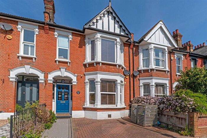 4 Bedroom House For Sale In Herongate Road, Aldersbrook, E12