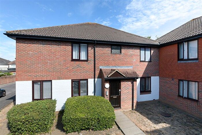 2 Bedroom Flat For Sale In Chelsea Gardens, Sutton, Surrey, SM3