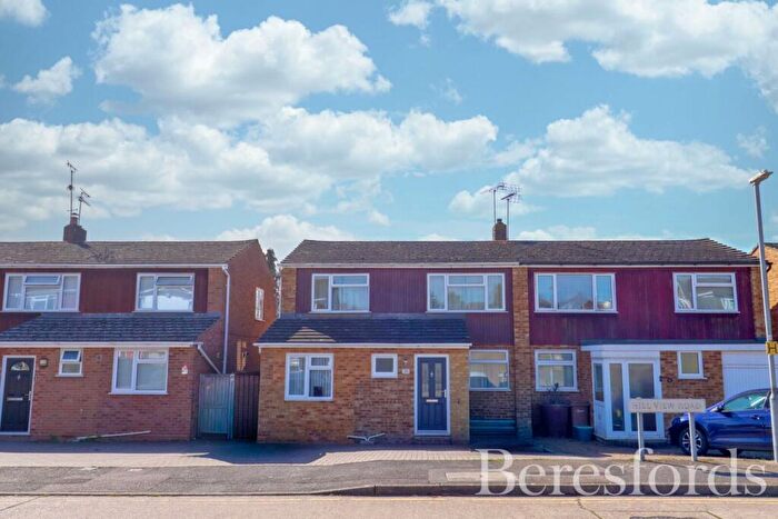 4 Bedroom Semi Detached House For Sale In Hill View Road, Chelmsford, CM1