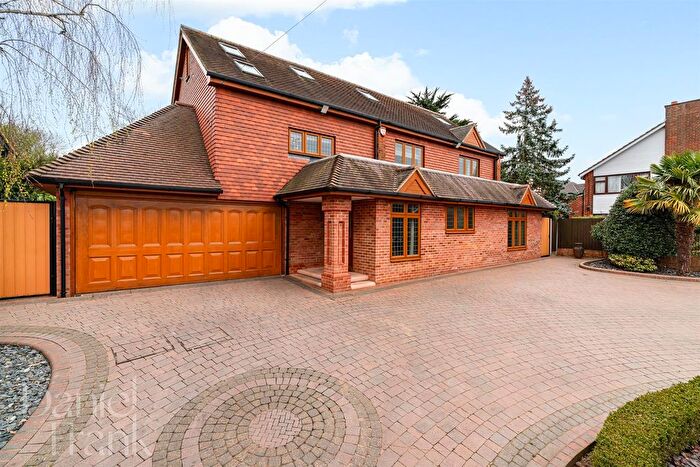 5 Bedroom Detached House For Sale In West View, Loughton, IG10
