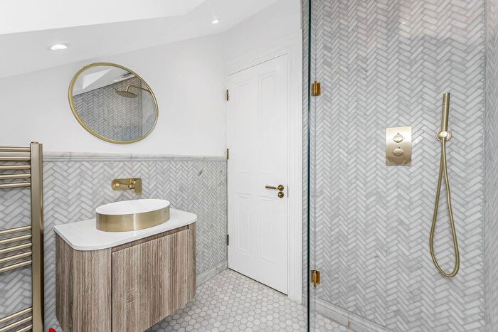 2 Bedroom Flat To Rent In Mount View Road, London, N4