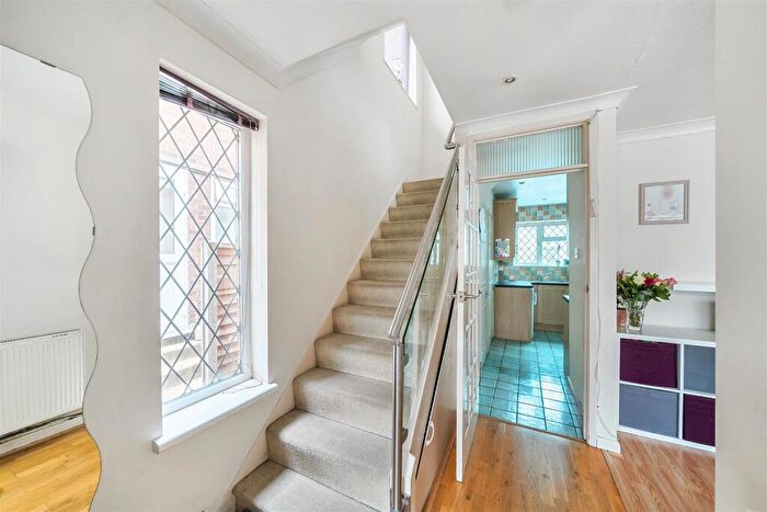 3 Bedroom End Of Terrace House For Sale In Fairmead Crescent, Edgware, HA8