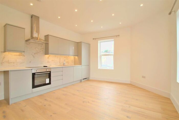 1 Bedroom Flat To Rent In The Pavement, Isleworth, TW7