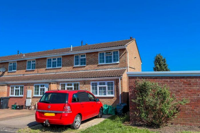 3 Bedroom End Of Terrace House To Rent In Hayward Close, Clevedon, BS21