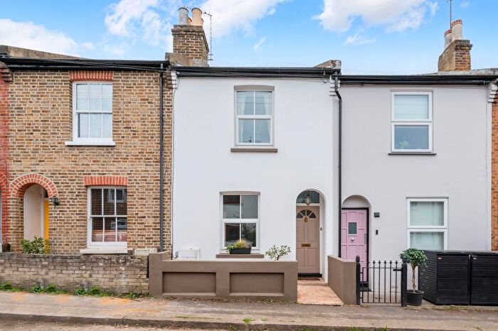 2 Bedroom Terraced House For Sale In Haycroft Road, Surbiton, KT6