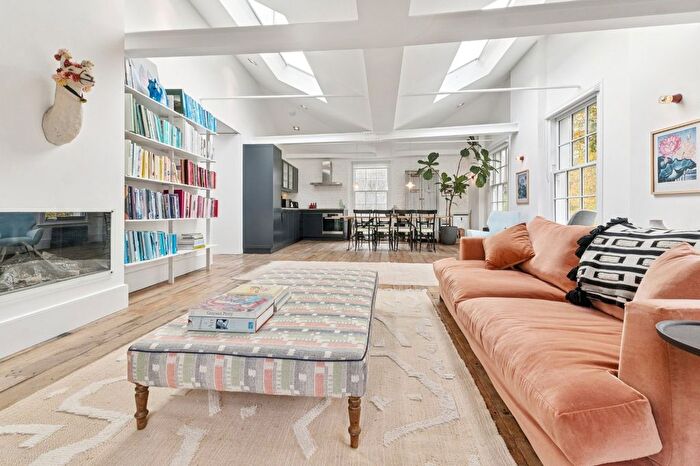 2 Bedroom Flat To Rent In Chepstow Crescent, Westbourne Park, W11