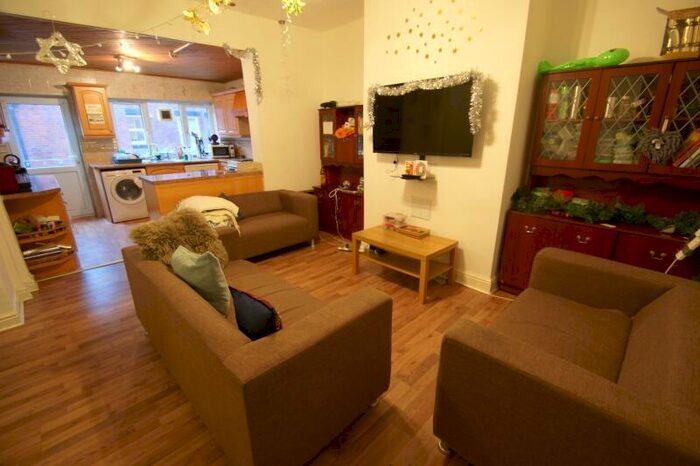 7 Bedroom Terraced House To Rent In Brudenell Mount, Hyde Park, Leeds, LS6